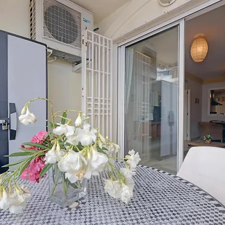 Apartament First Line